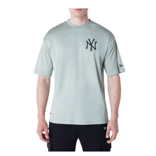 T-Shirt Uomo NY Yankees League Essential Verde modello frontale