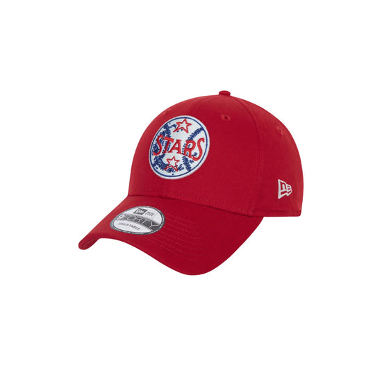 Cappello con stampa frontale in contrasto