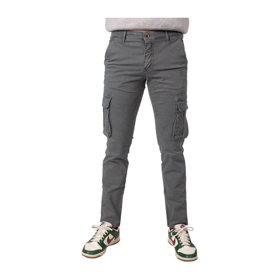 Pantalone Uomo dotato di due tasche con patta e chiusura con zip e bottone